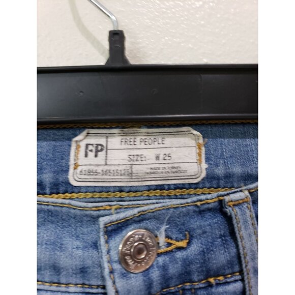 Free People Denim Distressed Med Wash Zip Fly Skinny, knee ripped Jean, size 25 - Picture 3 of 7